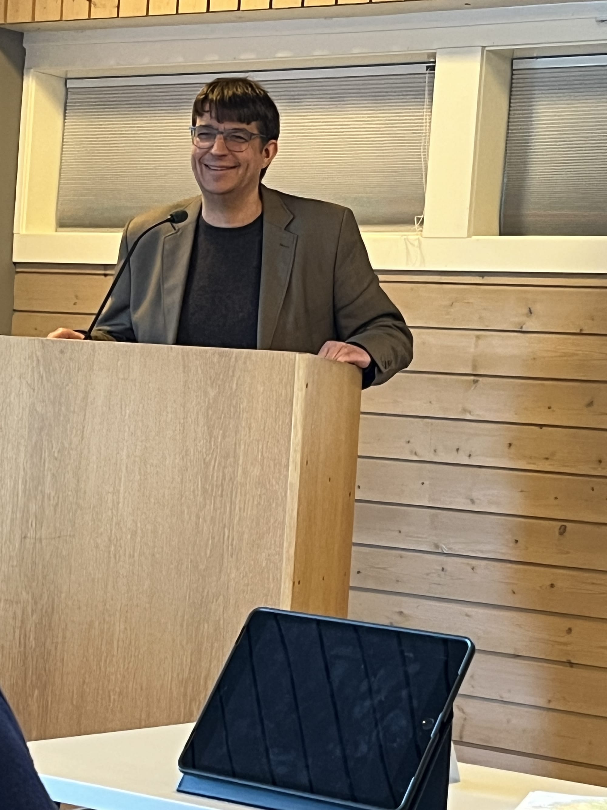 Når reformene kommer ovenfra, betaler folk nedenfra.