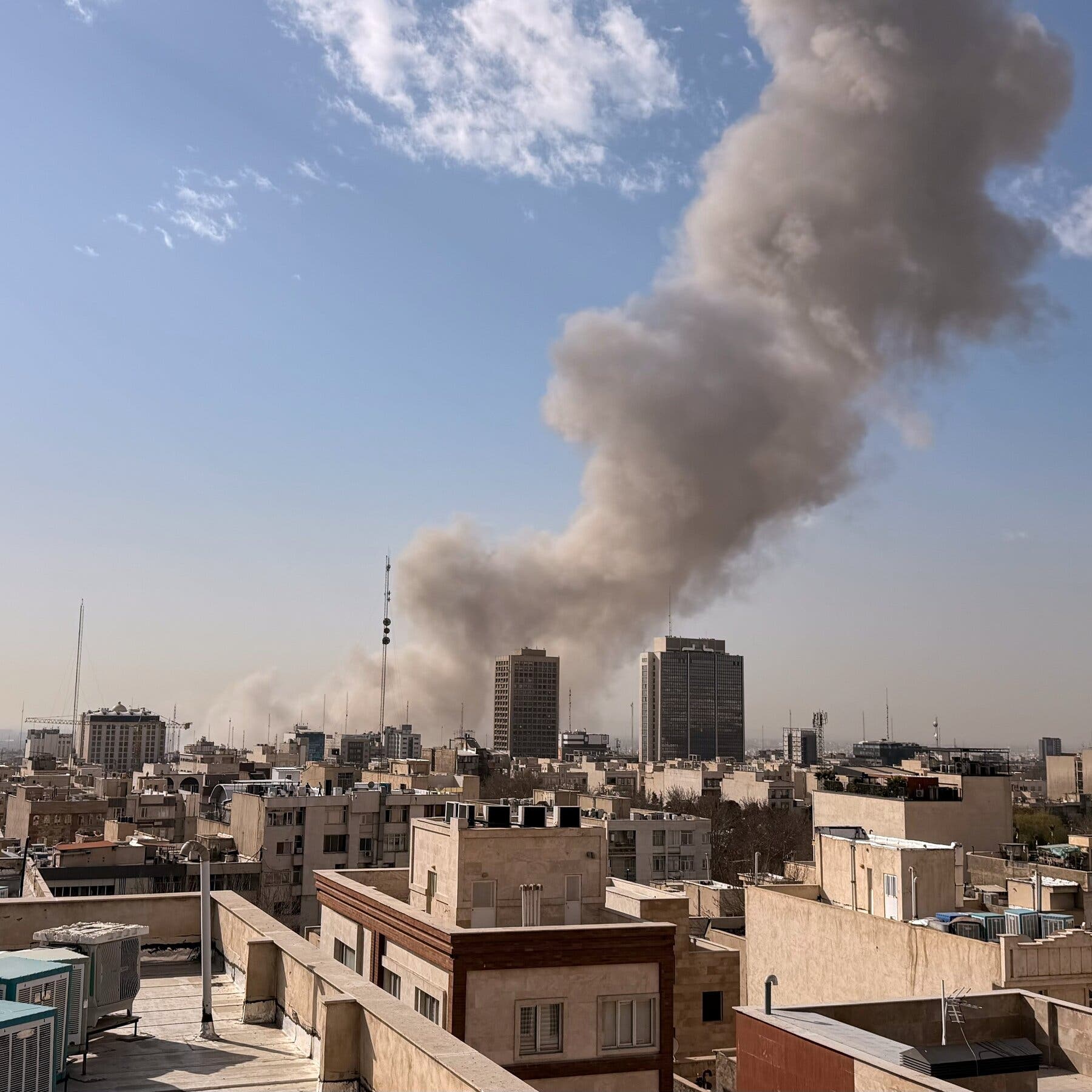 Israel iverksetter angrep mot Iran – Unntakstilstand erklært i hele landet