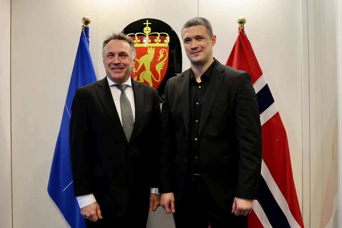 Norge og allierte bidrar med ny stor militær støttepakke til Ukraina